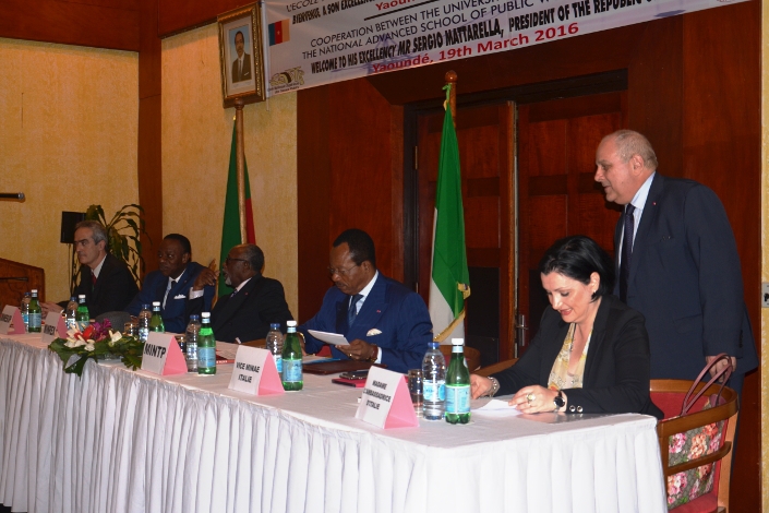 L'Ambasciatore italiano in Camerun Samuela Isopi al tavolo con i ministri camerunensi e il Rettore Rosario Rizzuto